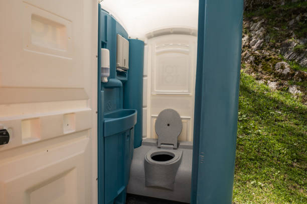 Types of Portable Toilets We Offer in Fountainebleau, FL
